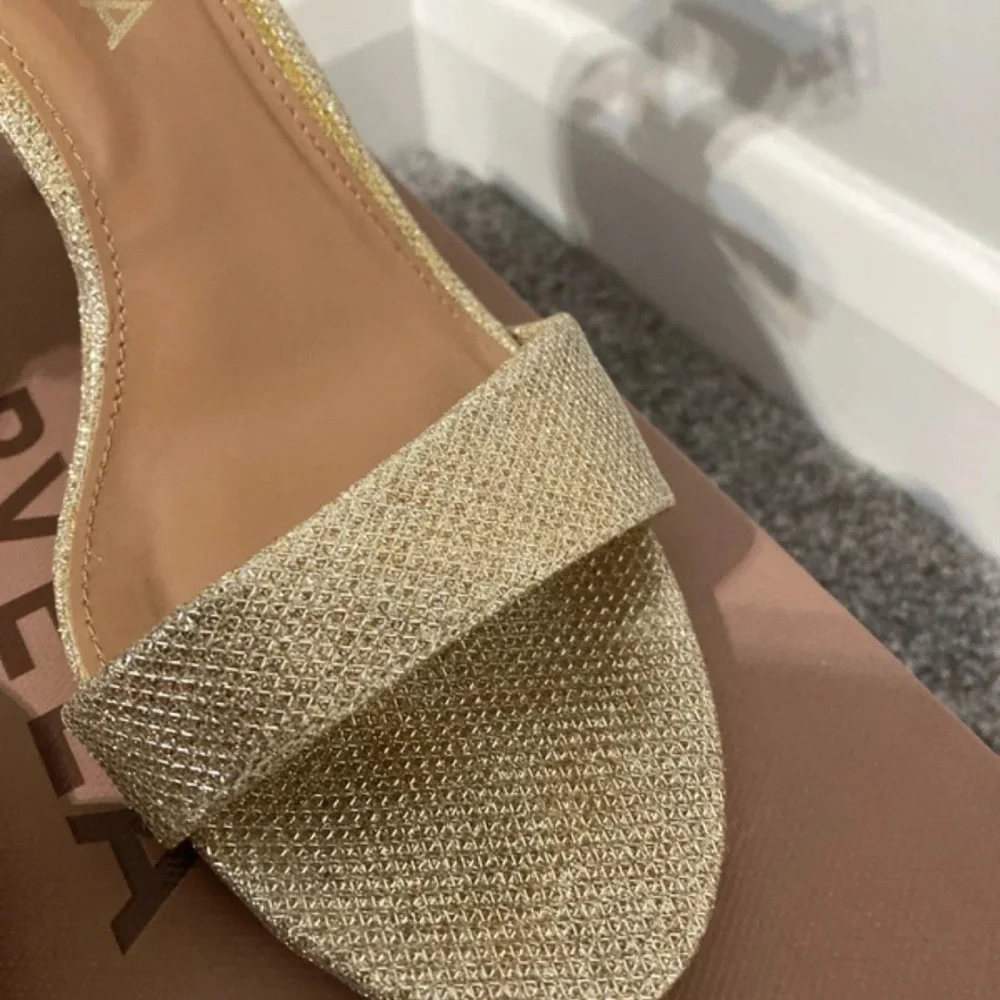 Carvela Elegant Gold Heels - Picture 3 of 6